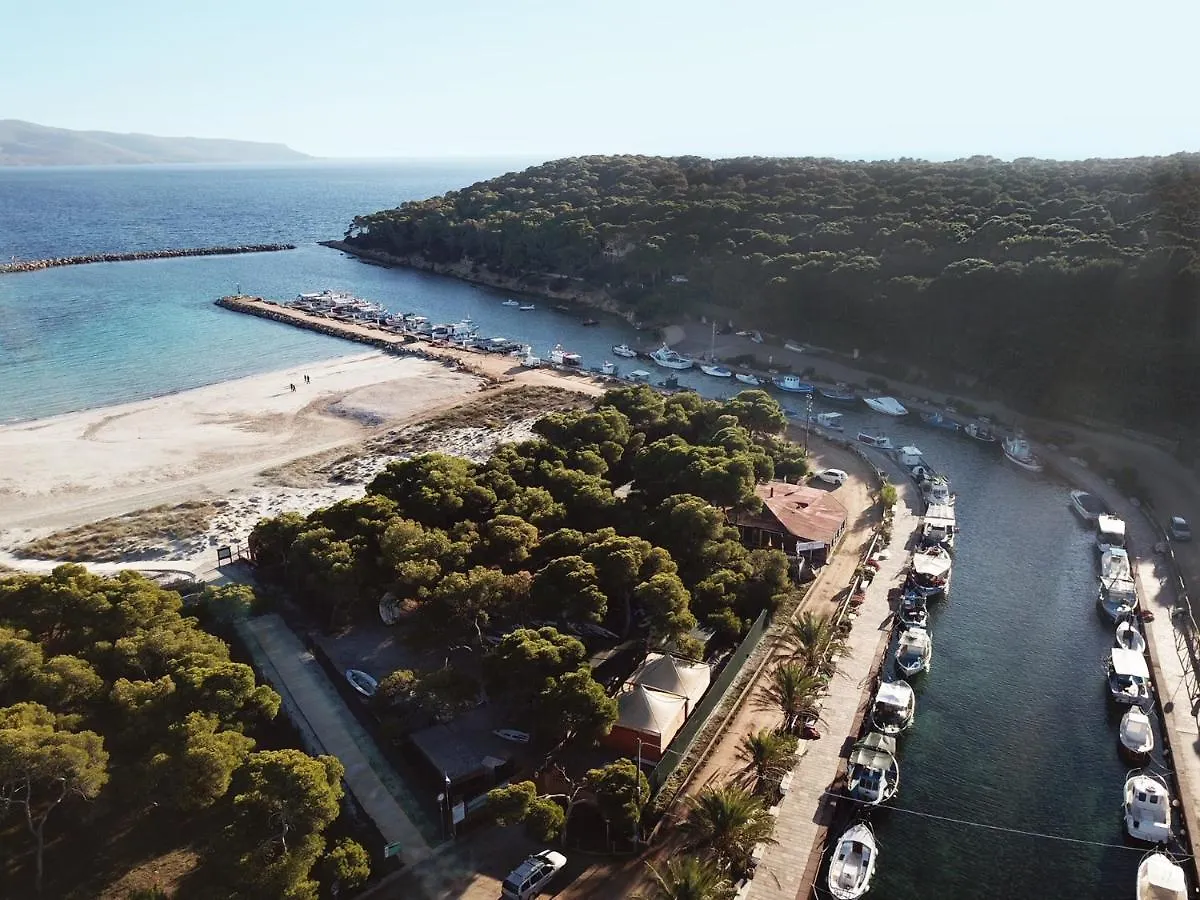 Apart Otel Suite Villa Corallo Rosso Porto Pino İtalya